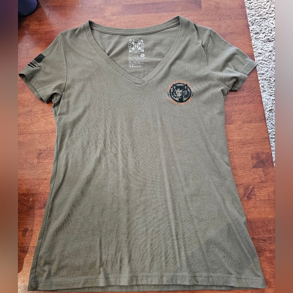 NWOT Howitzer womens v-neck shirt